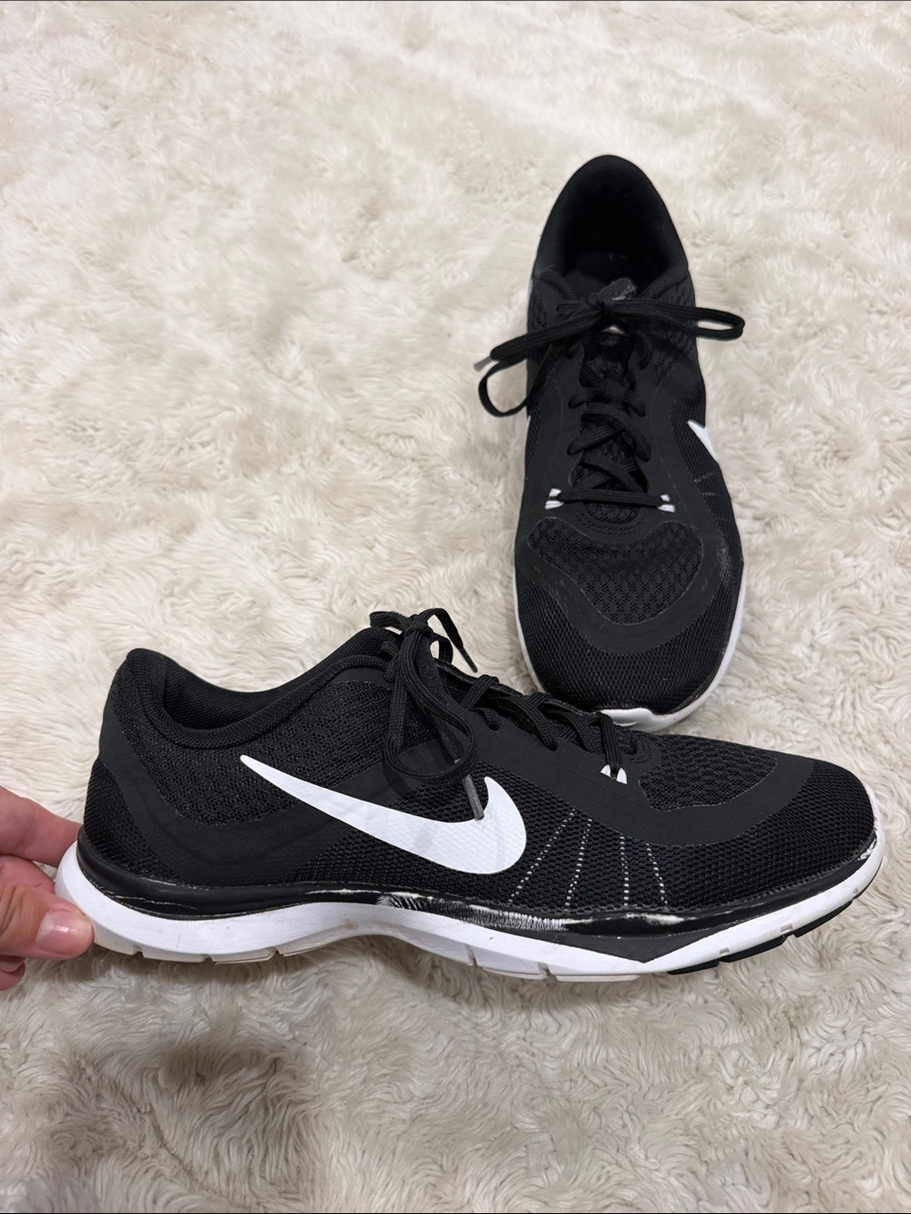 Nike Flex Trainer 6 athletic shoes in Black and White Woman’s Size 9.5